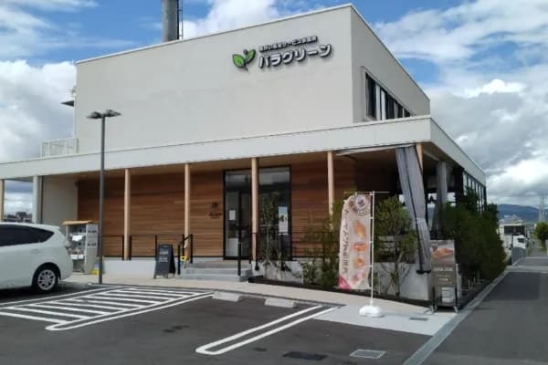 リ・ブラン パラグリーン枚方長尾店の外観